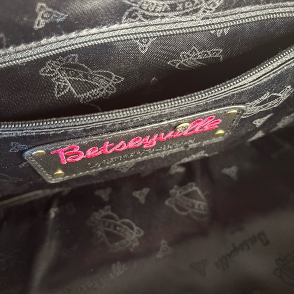 Betsey Johnson air travel handbag  black/pink with Vintage Design - Picture 13 of 13